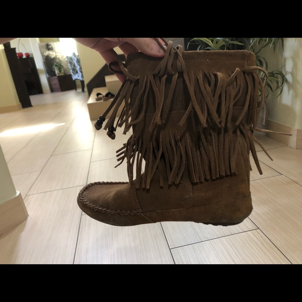Minnetonka fringe boots
